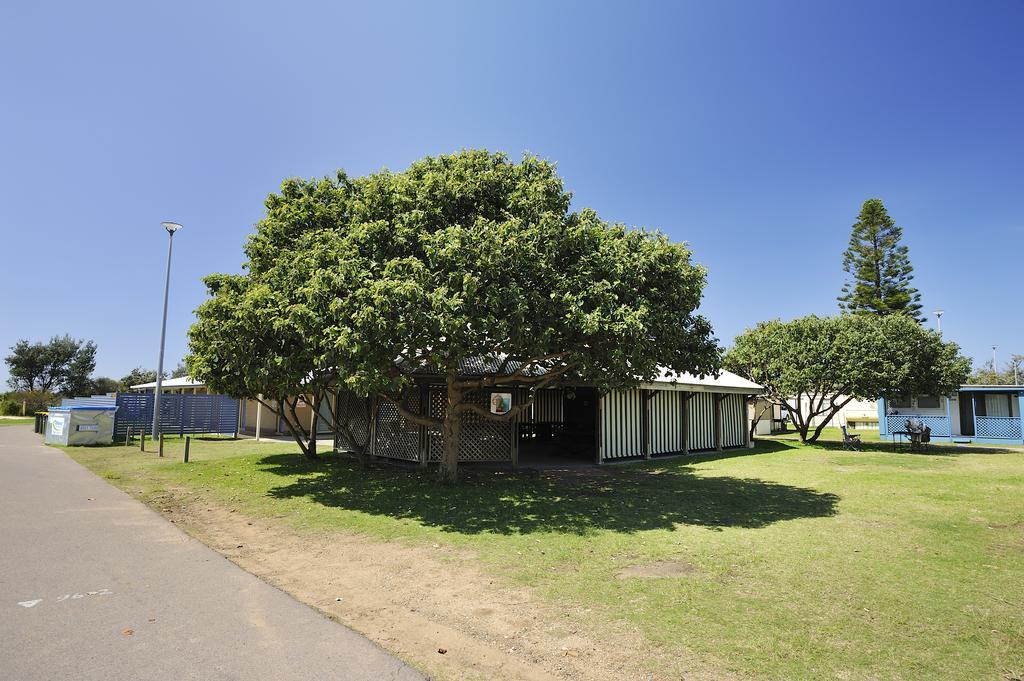 Hotel Nrma Stockton Beach Holiday Park Esterno foto