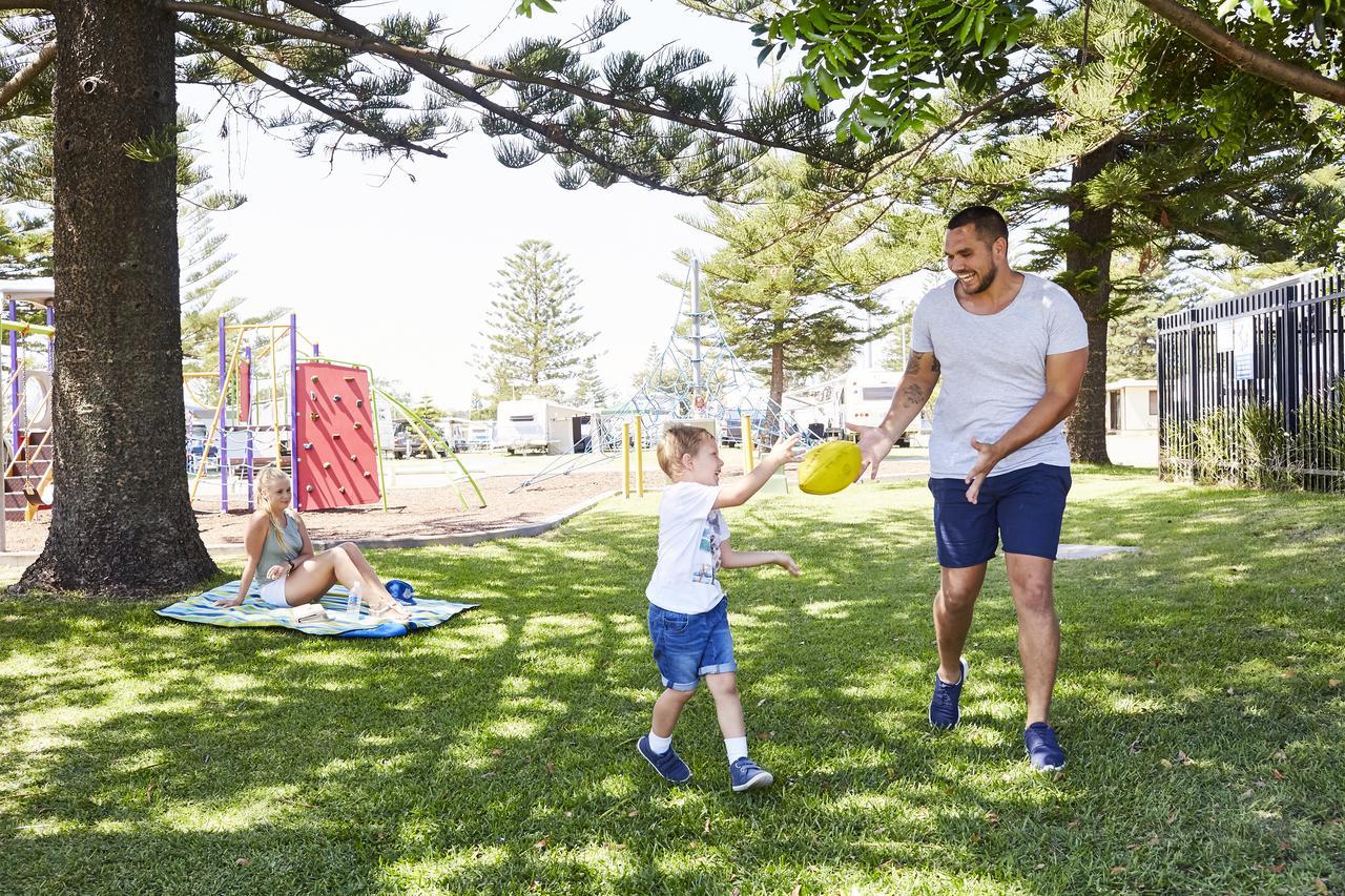 Hotel Nrma Stockton Beach Holiday Park Esterno foto