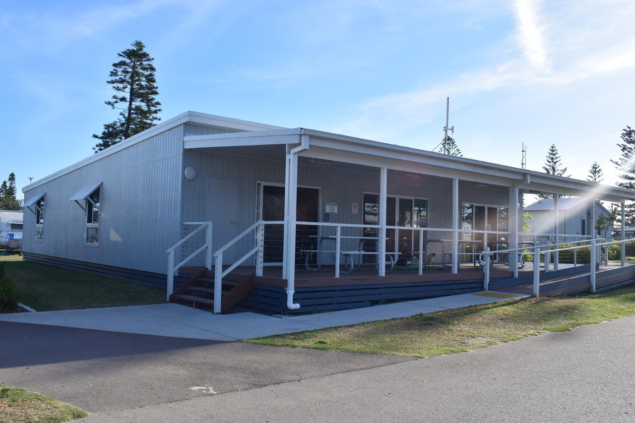 Hotel Nrma Stockton Beach Holiday Park Esterno foto